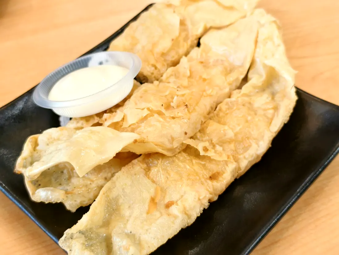 Pelbagai dim sum di meja